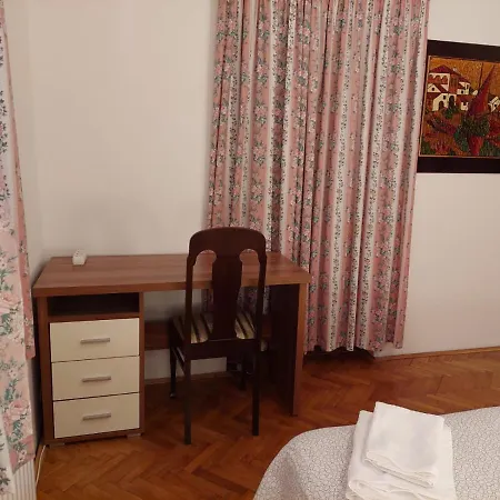Garden Apartment *